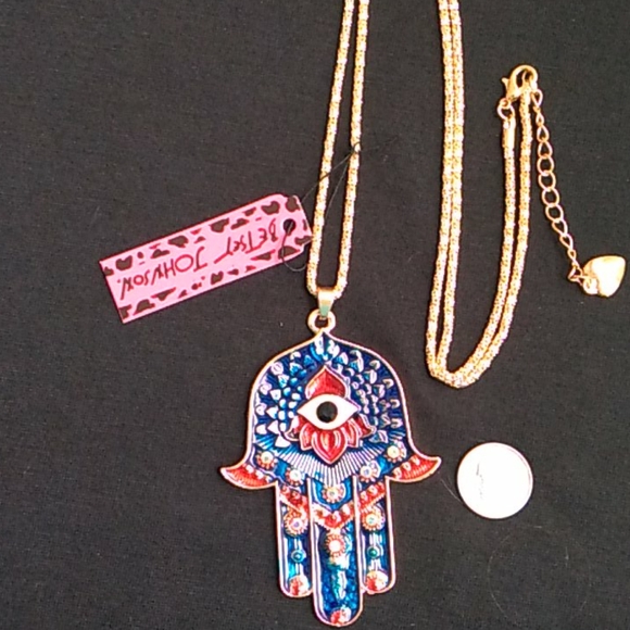 Betsey Johnson magic tribal hand pendent/Necklace - Picture 3 of 3